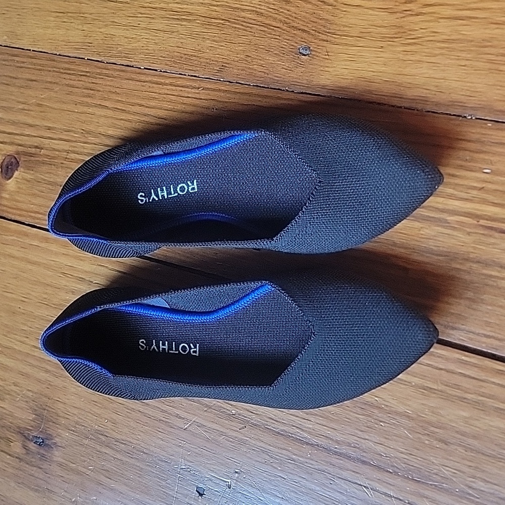 Black Rothys Point